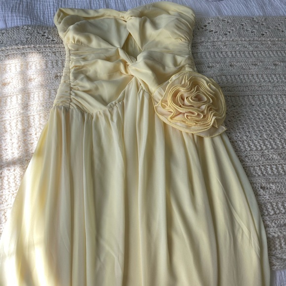 Yellow maxi dress. Brand new with tag. - Picture 4 of 4